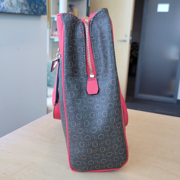 Guess Handbag - Picture 2 of 11